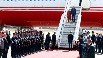 Almanya'da Uçaktan İnen Başkan Erdoğan'a Çift Halı Serilmesi Dikkat Çekti