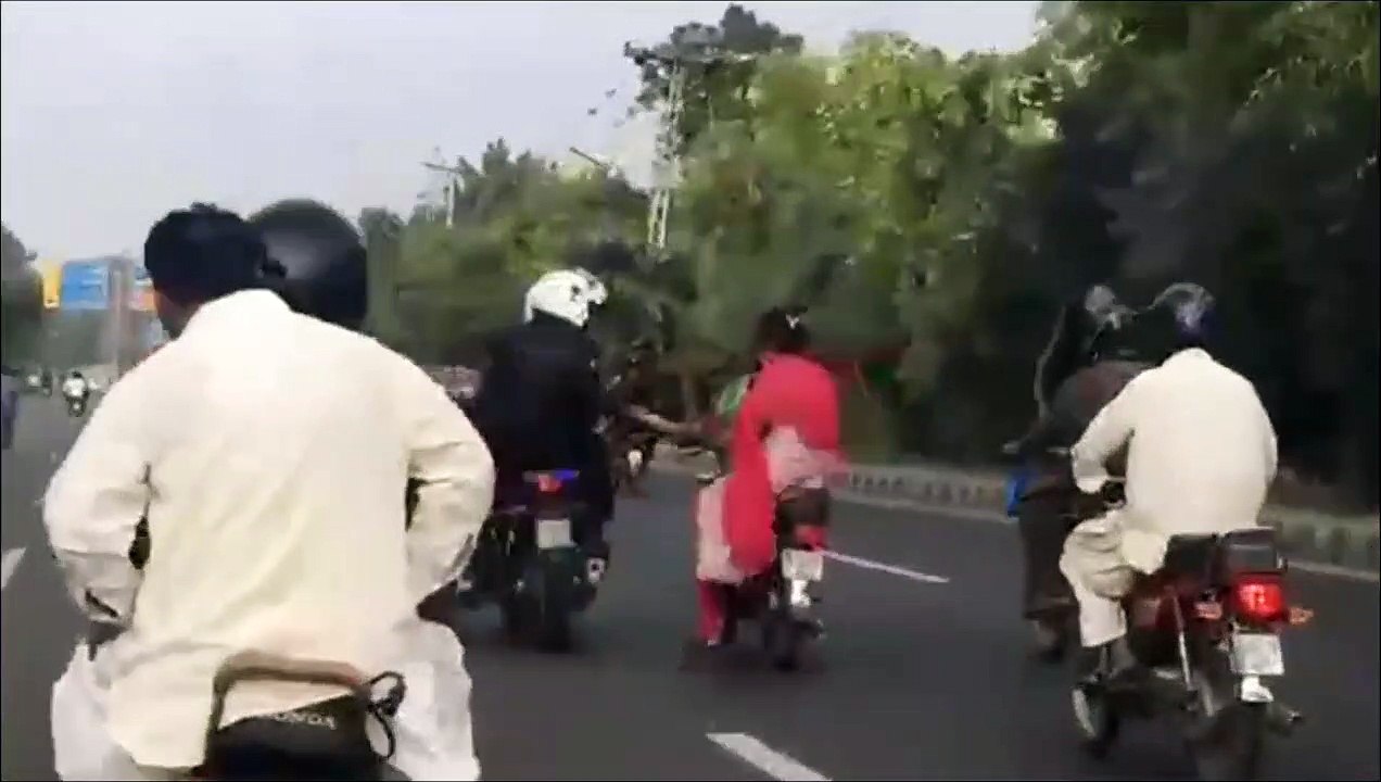 Dolphin Police Serving Girls at Mughalpura Road lahore