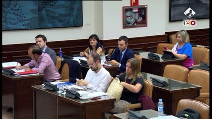 DGT aconseja subir de 3 a 6 puntos la sanción por el uso del móvil
