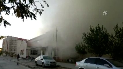 Kız Öğrenci Yurdunun Çatısında Yangın