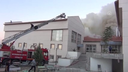 Kız Öğrenci Yurdunun Çatısında Yangın (2)