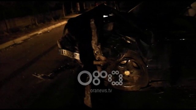 Ora News - Aksident në Divjakë, 1 i vdekur dhe 2 të plagosur nga përplasja e mjeteve