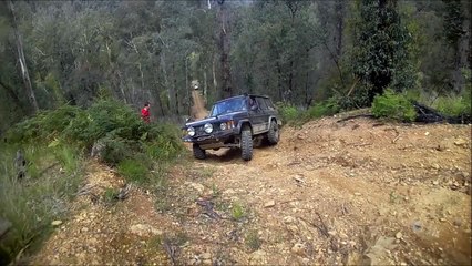 Ce conducteur en 4x4 se retrouve dans une situation un peu extreme... Et c'est le drame