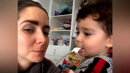 Ariadne Díaz muestra como la atiende su hijo Diego