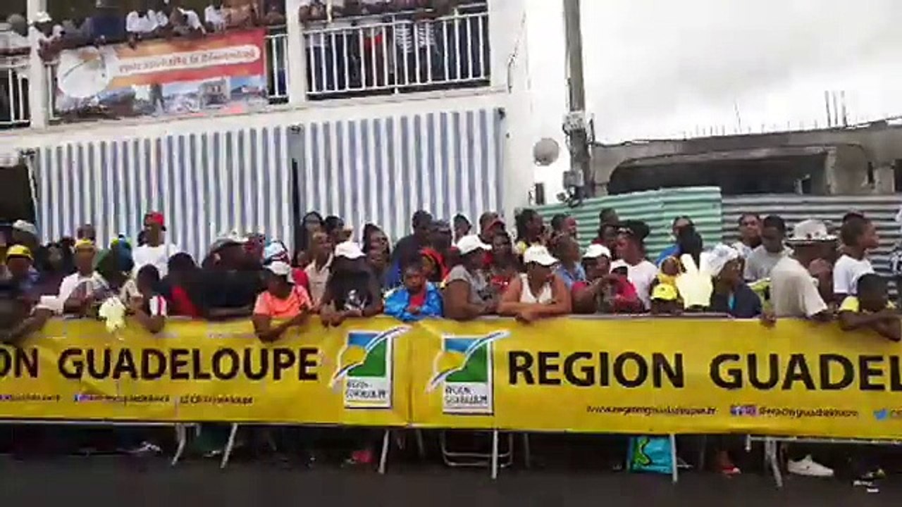 Vivez l'arrivée en direct de Petit-Canal ainsi que la conférence de presse. C'est ici :