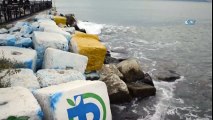 Marmara’daki fırtına dinmiyor! Dalgalar sahili yıkamaya devam ediyor