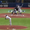 Un joueur de baseball attrape une balle à 173 kmh qui allait le percuter en pleine tête