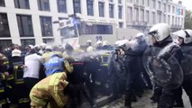 La manifestation de Bruxelles dégénère : affrontement entre pompiers et policiers