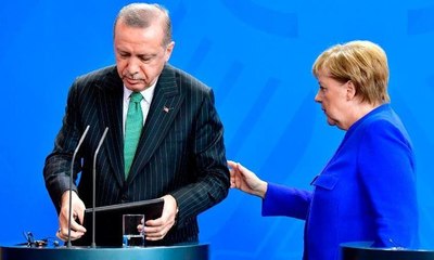 Merkel'den kameralar önünde iki kritik mesaj
