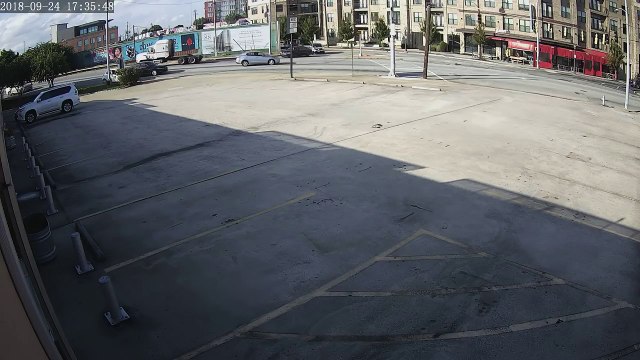 Chute d'une voiture devant un garage (Atlanta)