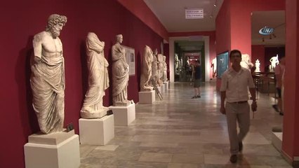 Heykeller Bir Anda Canlandı...hem Korktular, Hem de Büyük Bir İlgiyle İzlediler