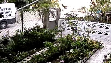 At arabalı hırsızlık şüphelileri kamerada