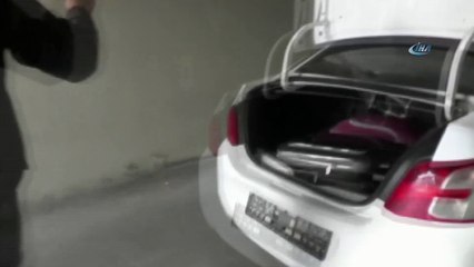 Otomobilin yedek lastiğine gizlenmiş 15 kilo eroin ele geçirildi
