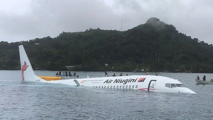 Un avion de ligne termine dans son vol dans un lagon du Pacifique - ZAPPING ACTU DU 28/09/2018
