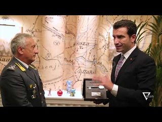 Xhafaj takon gjeneralin e Guardia Di Finanza - News, Lajme - Vizion Plus