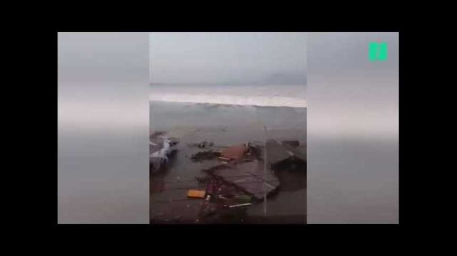 Les images du tsunami en Indonésie, qui a ravagé les côtes des Célèbes