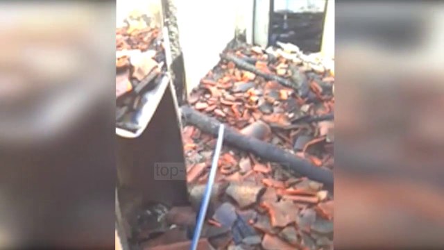 Klos, banesa shkrumbohet nga flakët, 6 anëtarët e familjes, në qiell të hapur