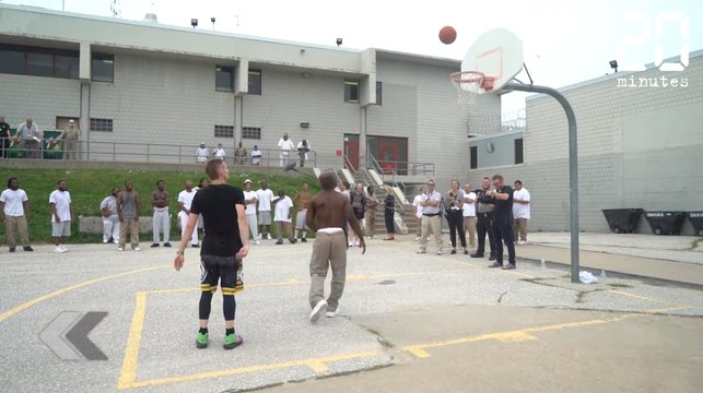 Il leur donne une leçon de basket - Le Rewind du vendredi 28 septembre 2018