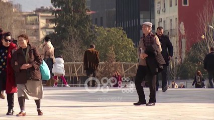 Ora News - Familjet shqiptare me borxhe, shpenzimet janë rritur më shumë se të ardhurat