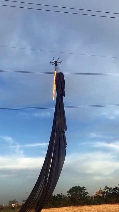 Impressionnant : un drone lance-flammes
