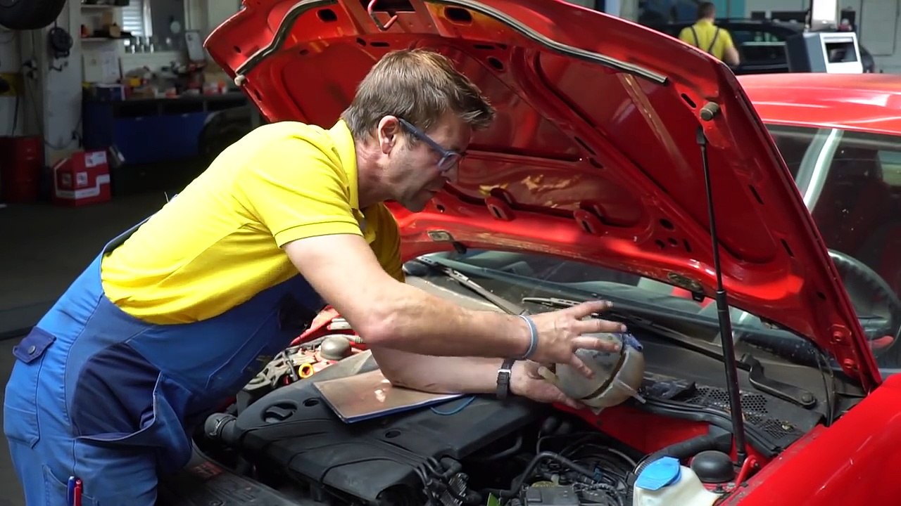 Heißer Polo-Motor lässt Ausgleichsbehälter schmelzen & Fahrradflicken auf VW-Bus-Reifen
