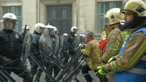 La  manifestation des fonctionnaires dégénère à Bruxelles