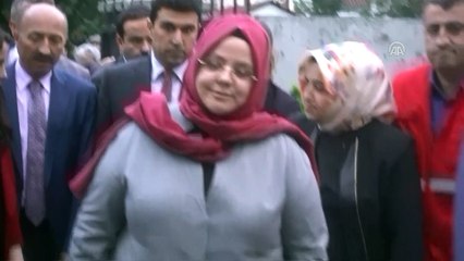 Bakan Selçuk, yangın çıkan huzurevini inceledi - İSTANBUL