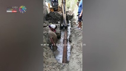 شاهد تغيير خط مياه الشرب أسفل الطريق السريع بنجع حبشى بالقرنة