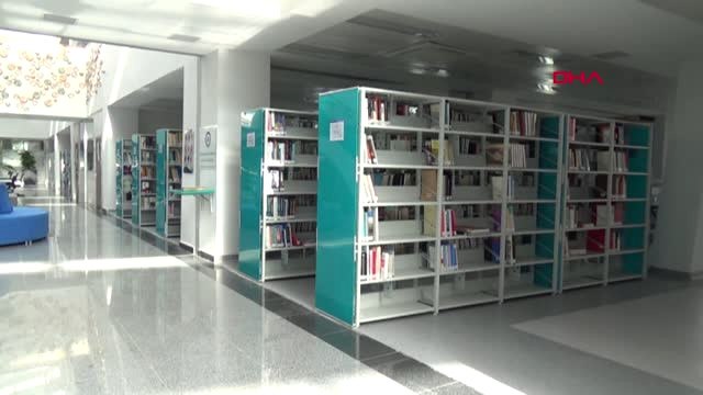 Çankırı Emekli Öğretmen Üniversite Kütüphanesine Bin Kitap Hediye Etti