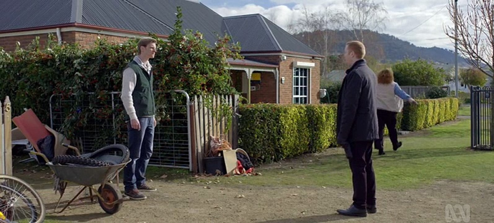 Rosehaven S02 E01