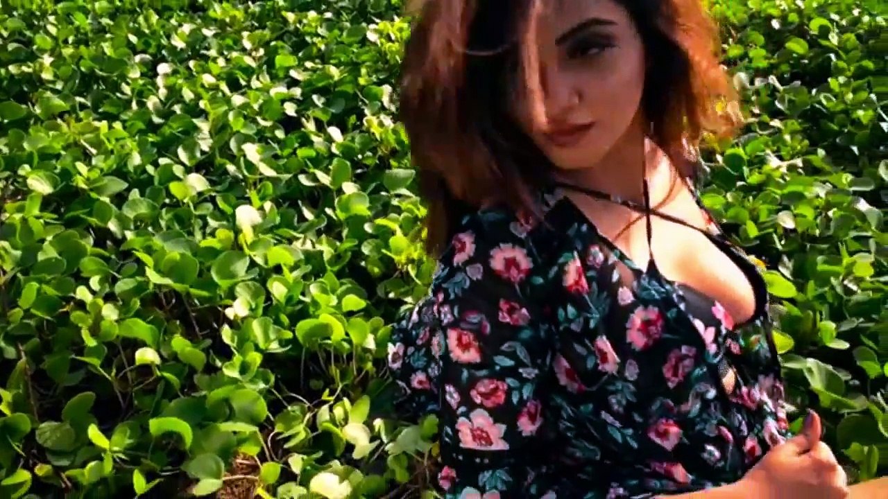 Arshi Khan Hot Music Video