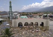 Devastating photos of the aftermath of the Indonesia quake-tsunami