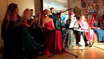 Burhaniye'de İzmirli Amatörlerin Müzikli Oyunu İlgi Gördü