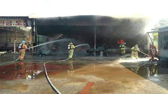 원주 자동차 정비 공장 불...20분 만에 진화 / YTN