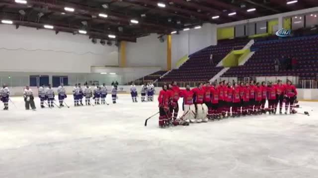 Buz Hokeyi Kupası'nda İstiklal Marşı Skandalı- Maç Öncesi Düzenlenen Seremonide İstiklal Marşı'nın...
