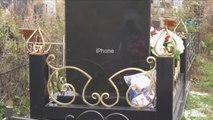 Rusya'da İphone Şeklinde Mezar Taşı