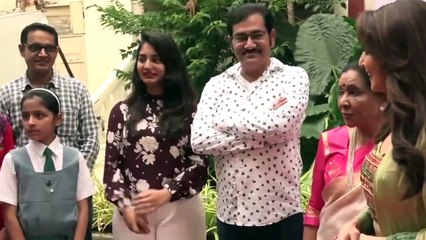 When Madhuri Dixit Met Asha Bhosle At An iphone Store