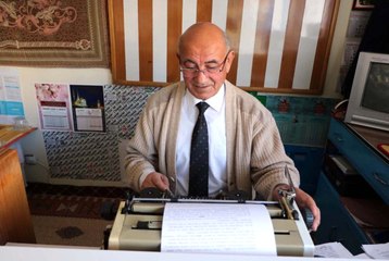 Daktilosuyla Arzuhalcilik Mesleğini Yaşatıyor