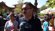 Altındağ Belediye Başkanı Veysel Tiryaki, vatandaşlara aşure dağıttı