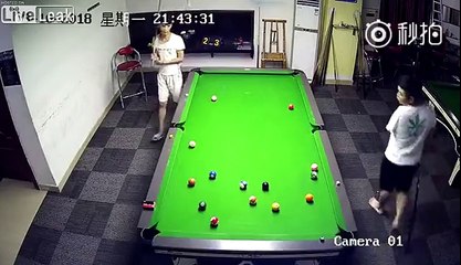 Tek kolla bilardo şov