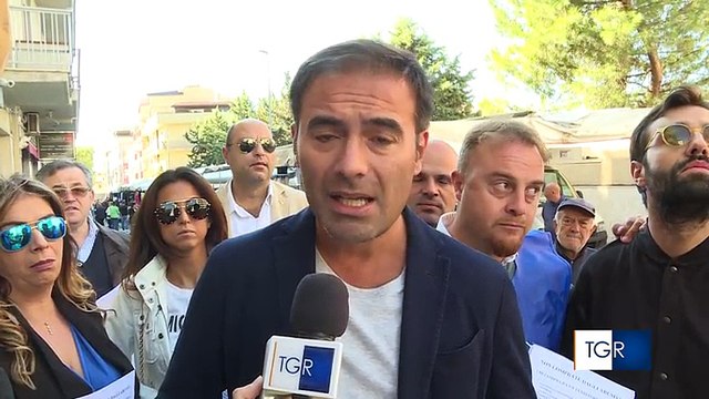 Puglia: la Lega scende in piazza contro i venditori abusivi che siano africani o italiani, l'importante è la legalità