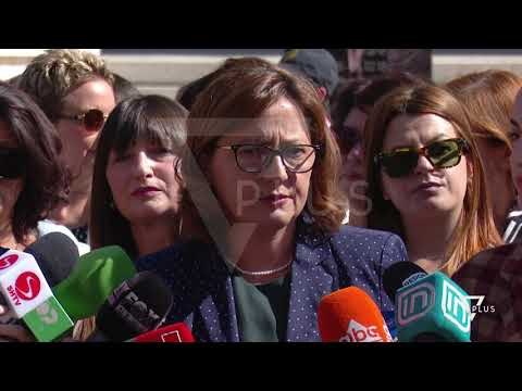 Opozita protestë para Kryeministrisë për Xhisiela Malokun - News, Lajme - Vizion Plus