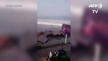 Hunderte Tote bei Tsunami auf indonesischer Insel Sulawesi