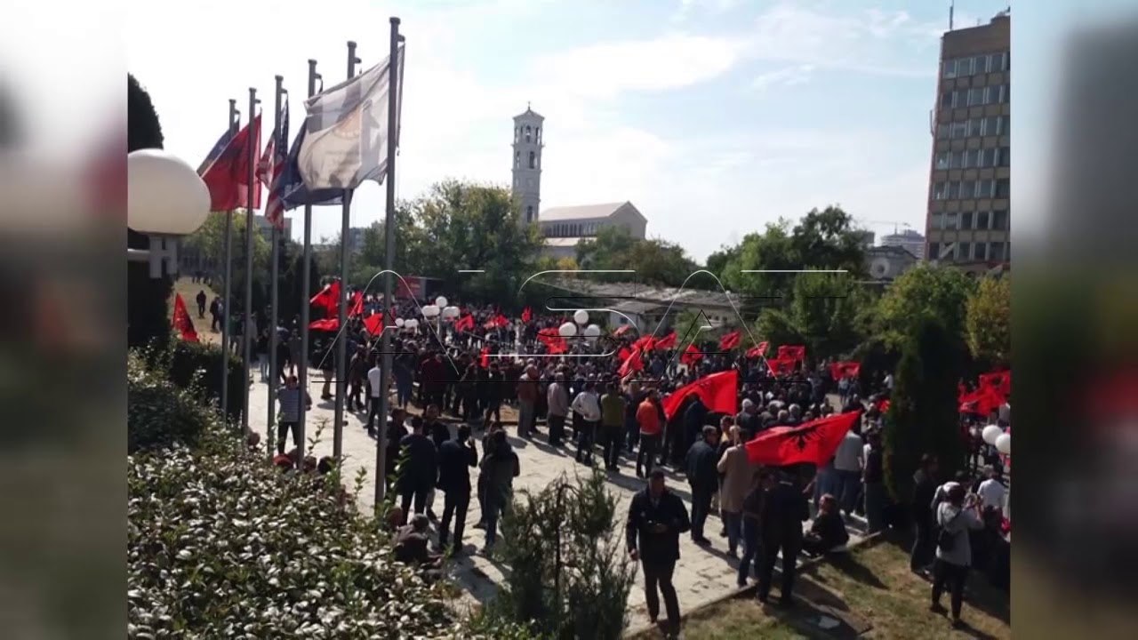 Prishtinë, fillon protesta e Vetëvendosjes