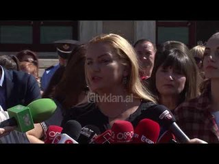 Grate deputete dalin ne mbrojtje te Xhisiela Malokut