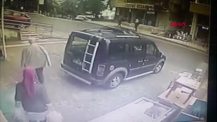 Trabzon Emeklinin Düşürdüğü Cüzdanı Alan Kişi Kameraya Yakalandı