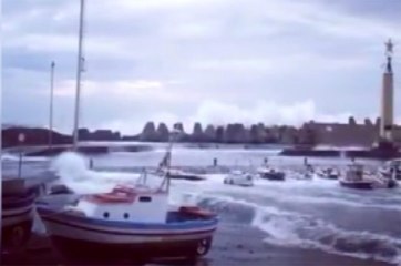 Yunanistan'da Tropik Fırtına Etkili Oluyor