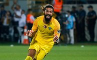 Geçen Hafta Rodrigues'in Penaltısını Kurtaran Akhisarspor Kalecisi Fatih Öztürk, Bu Hafta da Villafanez'e Geçit Vermedi