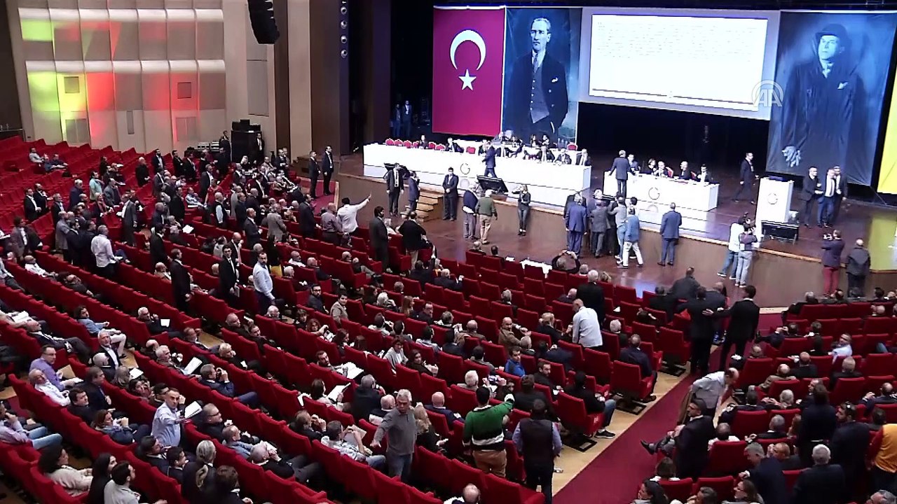 Galatasaray Kulübü olağanüstü genel kurul toplantısında gerginlik - İSTANBUL