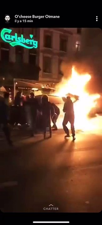 Important accident Porte de Namur: la voiture s'embrase